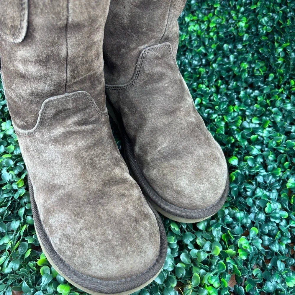 UGG AUSTRALIA CARGO SHEEPSKIN TALL WINTER BOOTS SIZE 8 woman